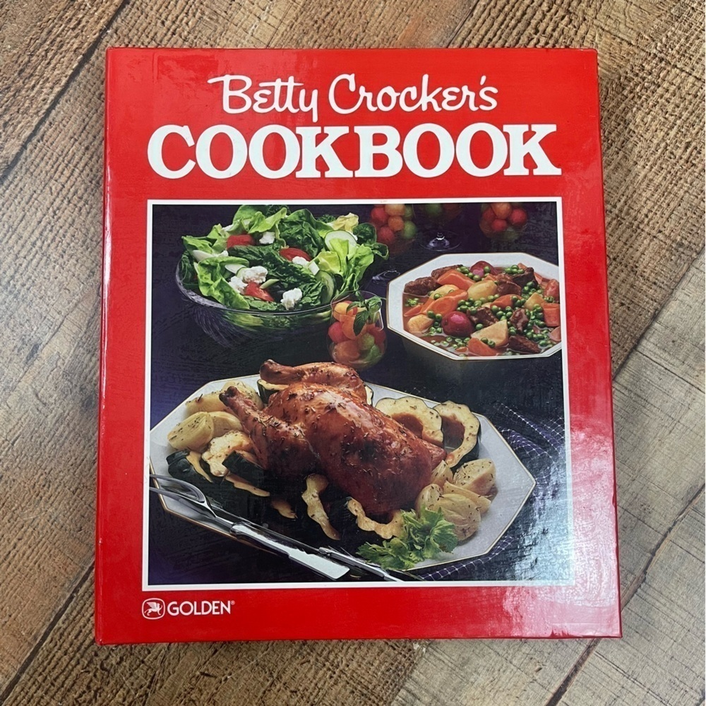 Vintage 1987 Golden Betty Crocker's Cookbook 5 Ring Binder Hardcover Recipes